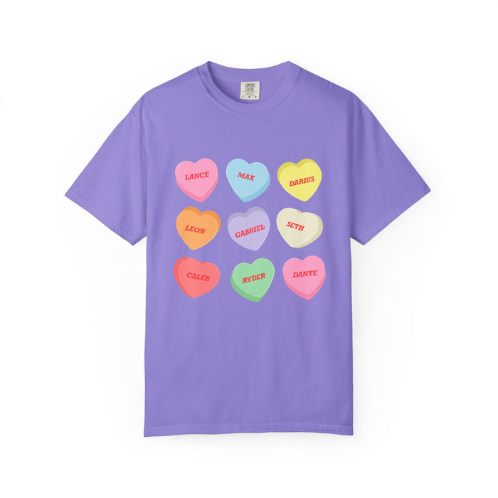 Thtgrlreads Zodiac Academy collection Comfort Colors graphic tee in lavender featuring vintage puff print candy heart designs with zodiac boy names from Ruthless Boys of the Zodiac.