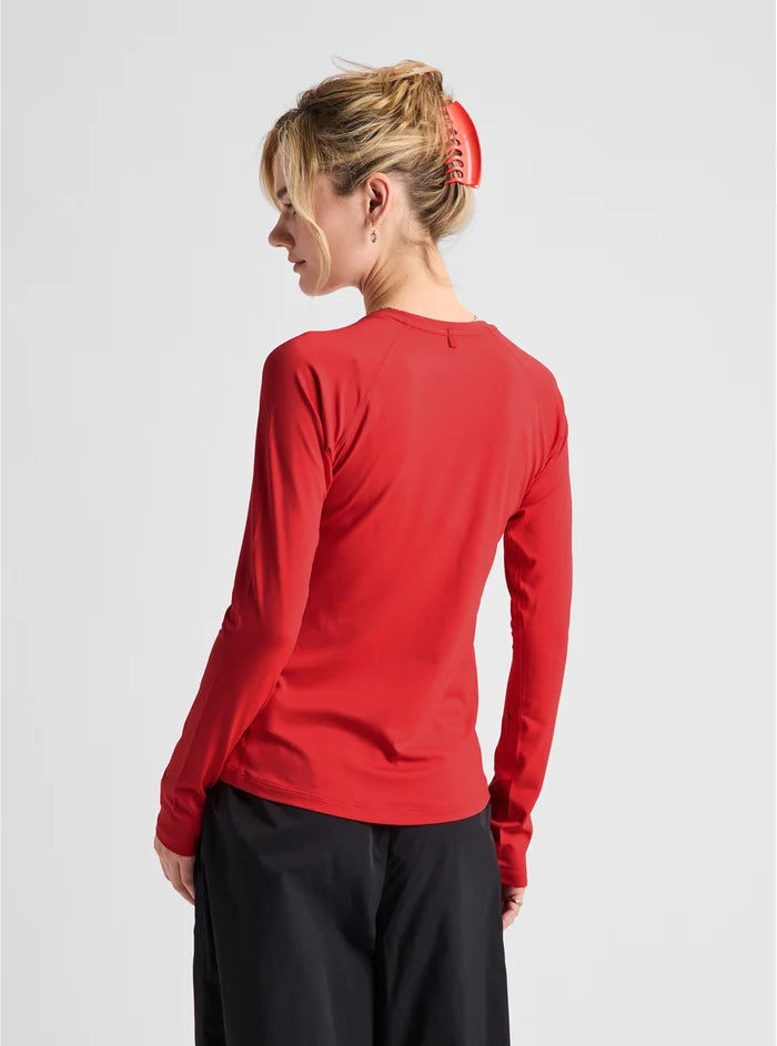 Product image of Women's Burton Lightweight Base Layer Crewneck[Variant:Hot Tamale]