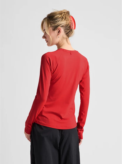 Product image of Women's Burton Lightweight Base Layer Crewneck[Variant:Hot Tamale]