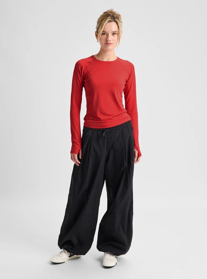 Product image of Women's Burton Lightweight Base Layer Crewneck[Variant:Hot Tamale]