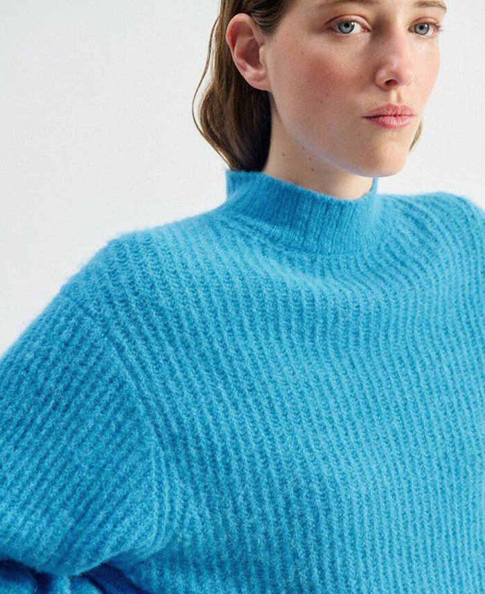 East High Neck Knit