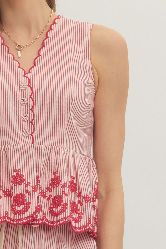 Entro Flouncy Twill Top blouse with floral pattern and ruffled details, showcasing chic and feminine style.