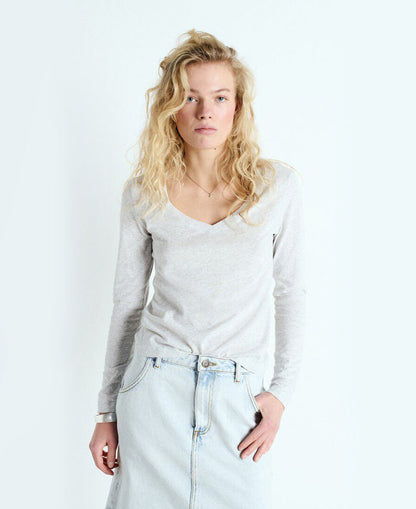 Gami V Neck LS Tee