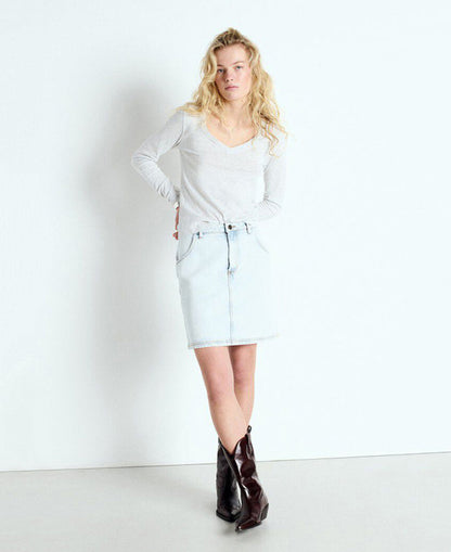 Gami V Neck LS Tee