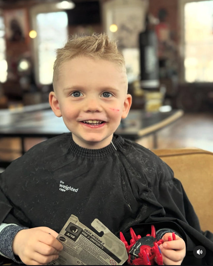 Kids Black 1.5 Pound Weighted Cape