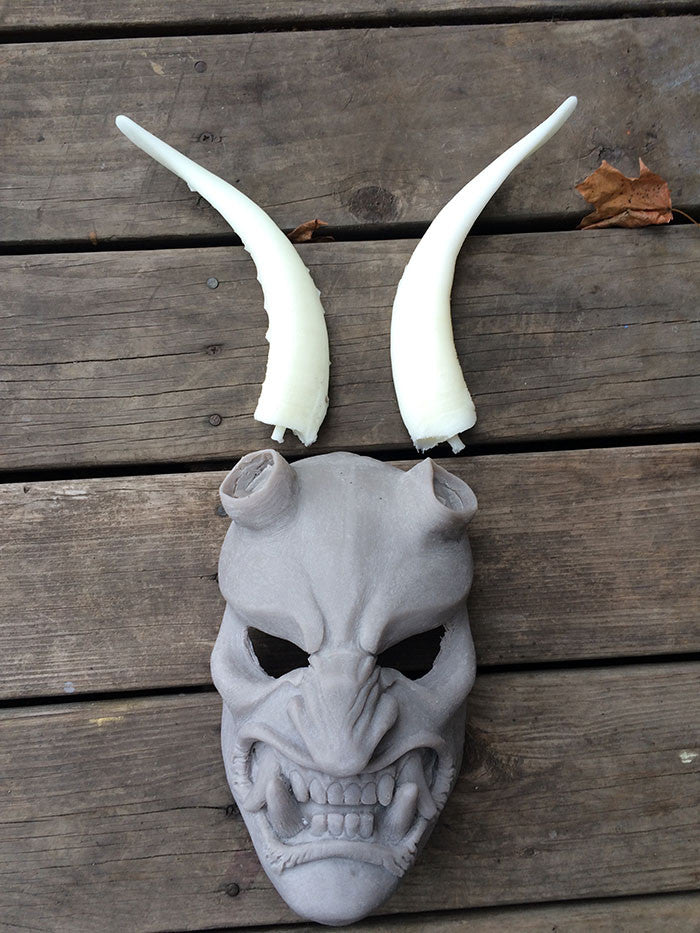 KRAMPUS MASK WITH GLOW IN THE DARK HORNS