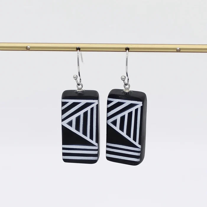 LS25E20 Sylca White Geometric Vesperra Earrings