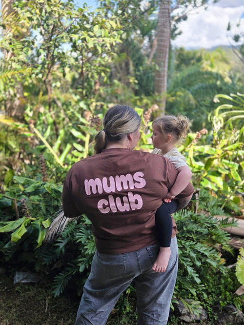 Mums club tee