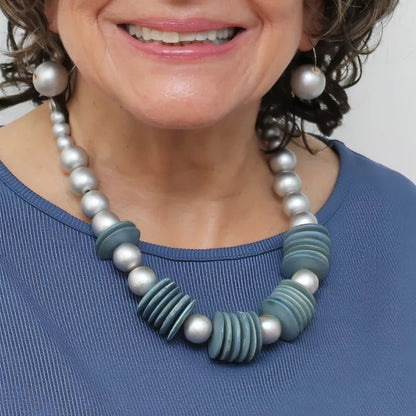 SD25N28 Sylca Gray Silverwood Statement Necklace