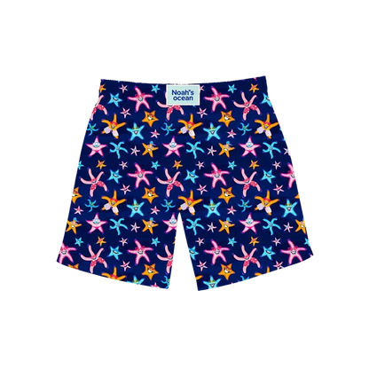 Nachhaltige Kinder-Badehose aus recyceltem Material – Modell Super Starfish von Noah*s Ocean.