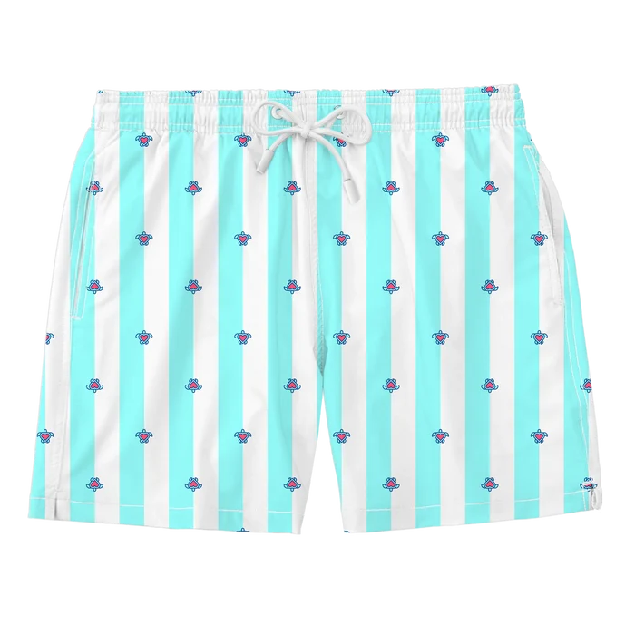 Nachhaltige Herren-Badehose aus recyceltem Material – Modell Turtles love lines von Noah*s Ocean.