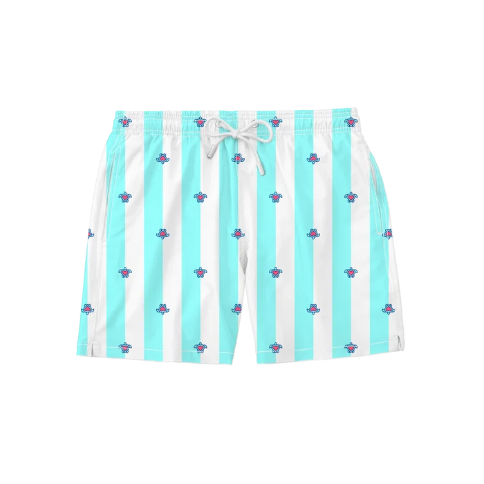Nachhaltige Kinder-Badehose aus recyceltem Material – Modell Turtles love lines von Noah*s Ocean.