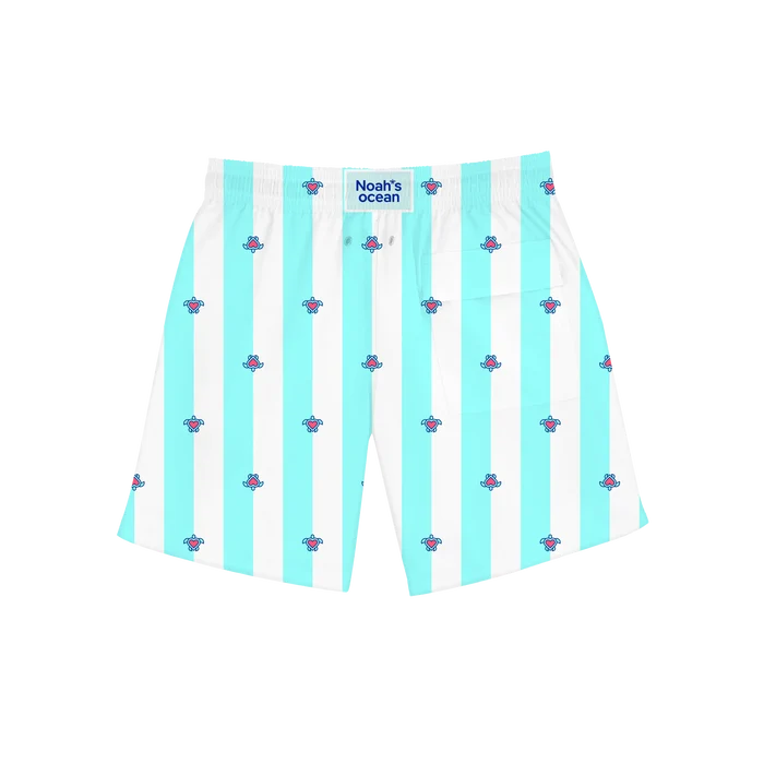 Nachhaltige Kinder-Badehose aus recyceltem Material – Modell Turtles love lines von Noah*s Ocean.